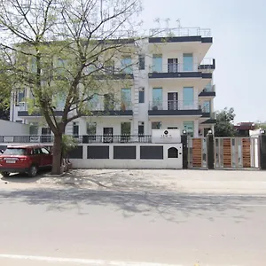 Leaf 9, Cyber Near Ambience Mall *** Gurgaon